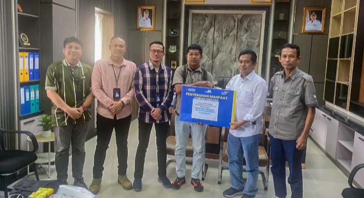 PT. Taspen Palopo Serahkan Santunan JKM Kepada P3K PW Pemkot