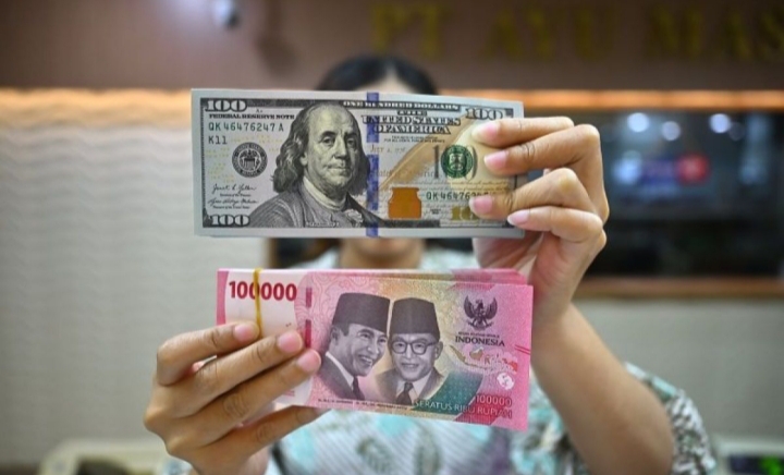 Rupiah Kembali Terpuruk! Dolar AS Sentuh Rp18.116, Alarm bagi Perekonomian