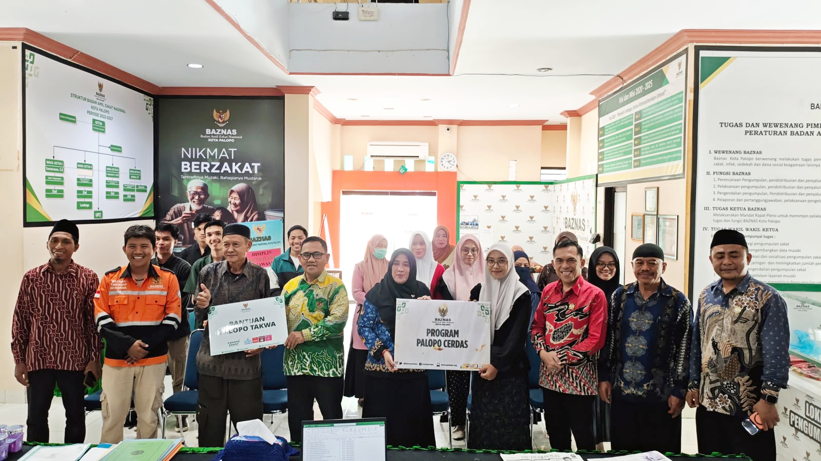 BAZNAS Kota Palopo Kembali Salurkan Rp100 Juta Dana ZIS untuk 37 Mustahik
