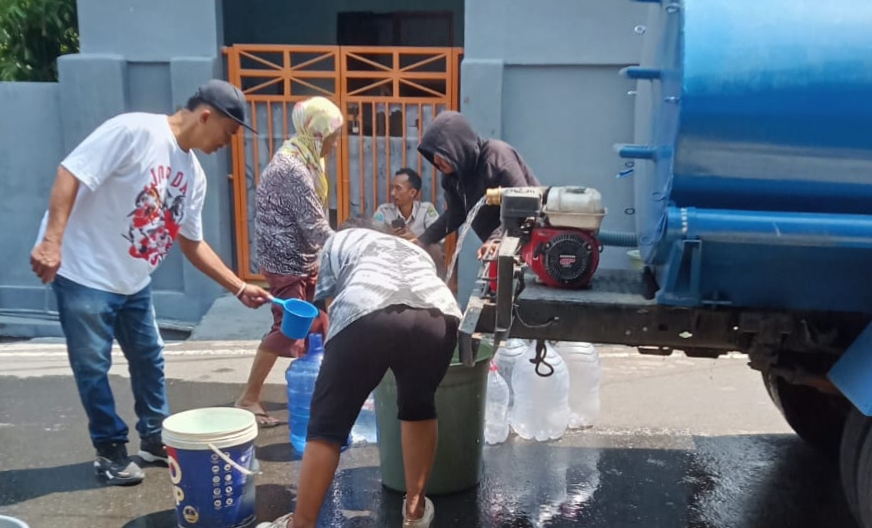 Pak Chama Apresiasi PDAM, Satu Tangki Air Meluncur ke Amasangan