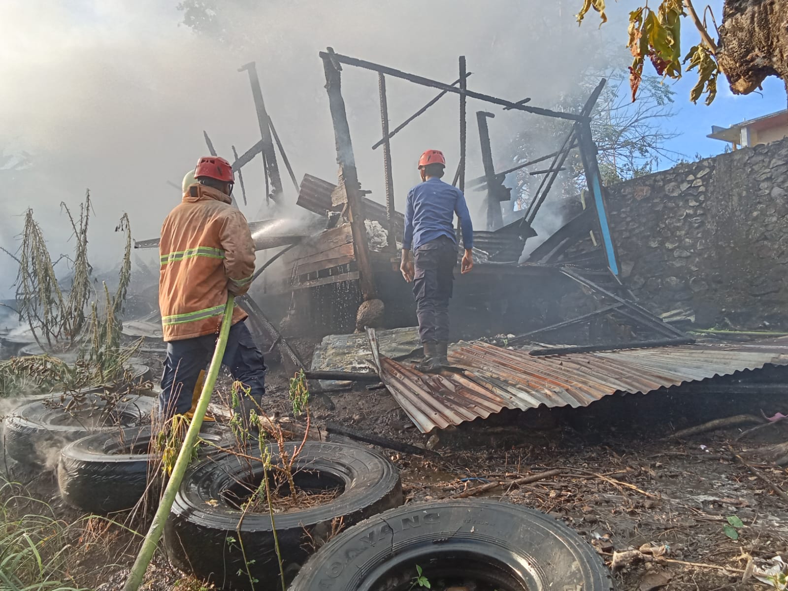 Kebakaran Hebat di Bukit Harapan Parepare, Tiga Rumah Hangus Terbakar
