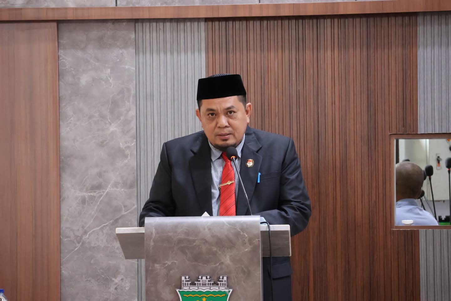 Ketua KPU Pinrang Bacakan SK Penetapan Bupati dan Wakil Bupati Terpilih di Sidang Paripurna DPRD