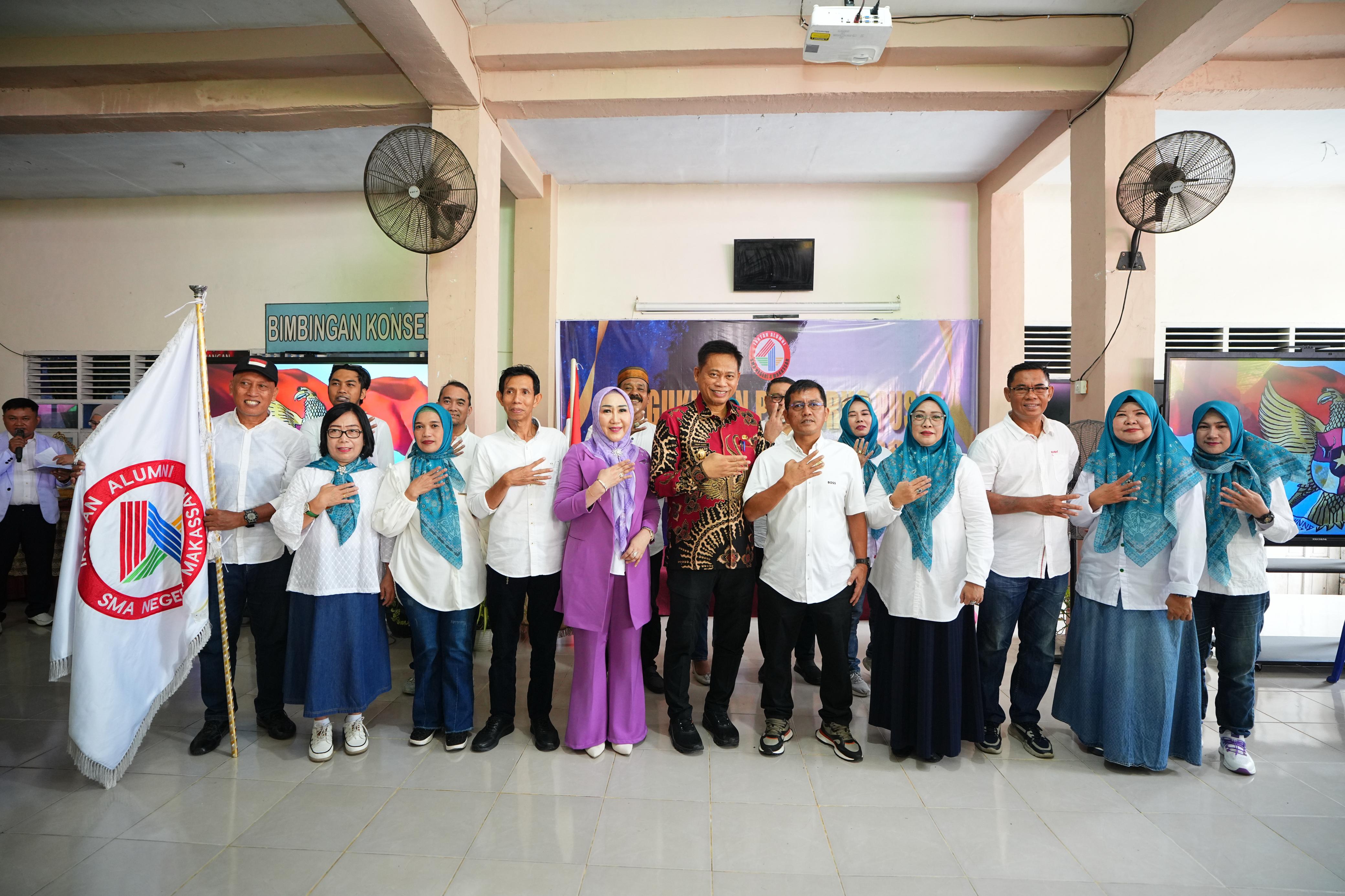 Pj Gubernur Sulsel Prof Fadjry Djufry Kukuhkan Pengurus IKA SMA Negeri 4 Makassar
