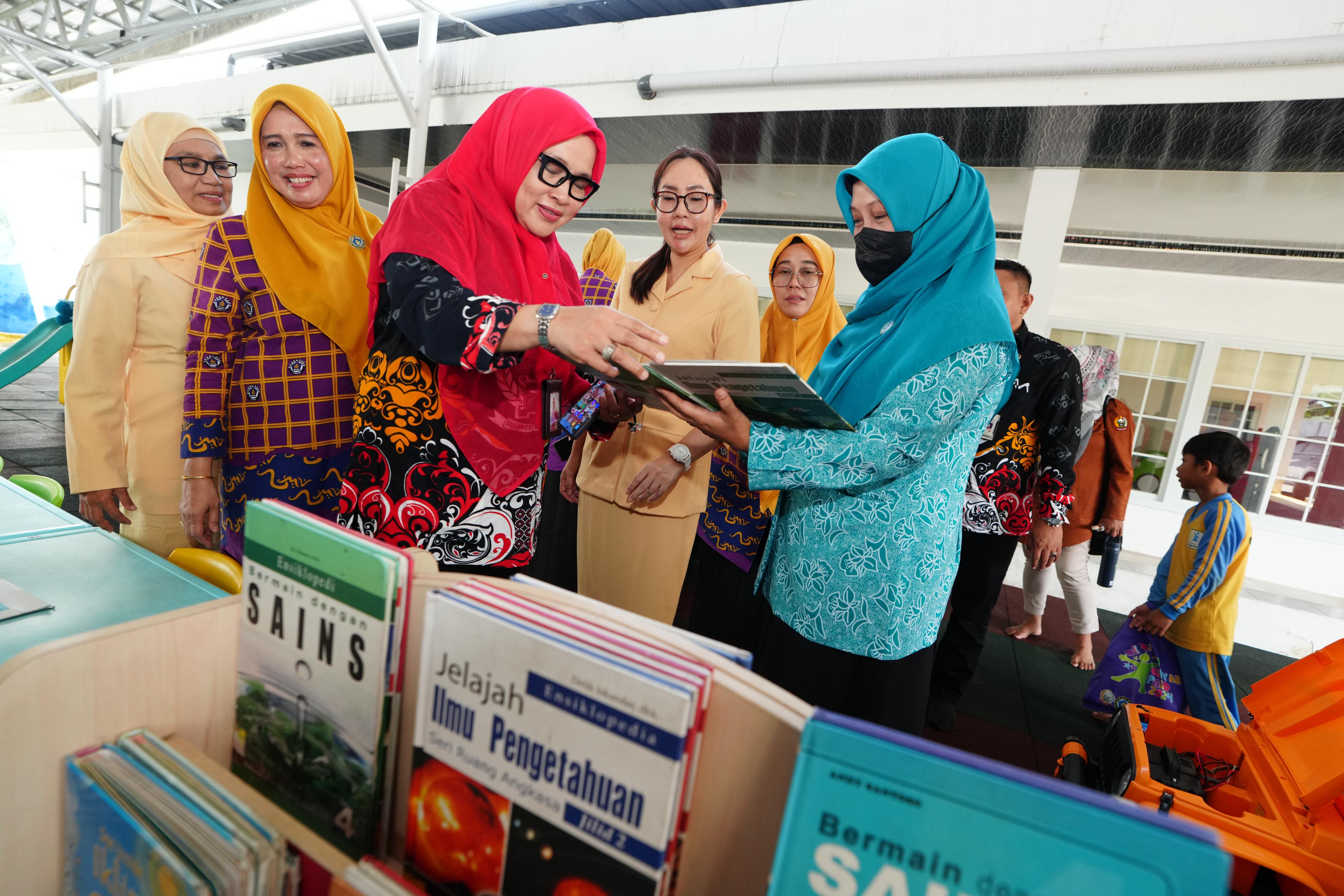 Pj Ketua TP PKK Andi Indriaty Syaiful Tinjau Layanan Perpustakaan Ibu dan Anak Milik Pemprov Sulsel