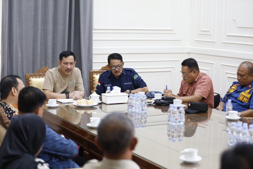 Pj Wali Kota Palopo Pimpin Rapat Koordinasi Program "Jumat Bersih dan Sehat"