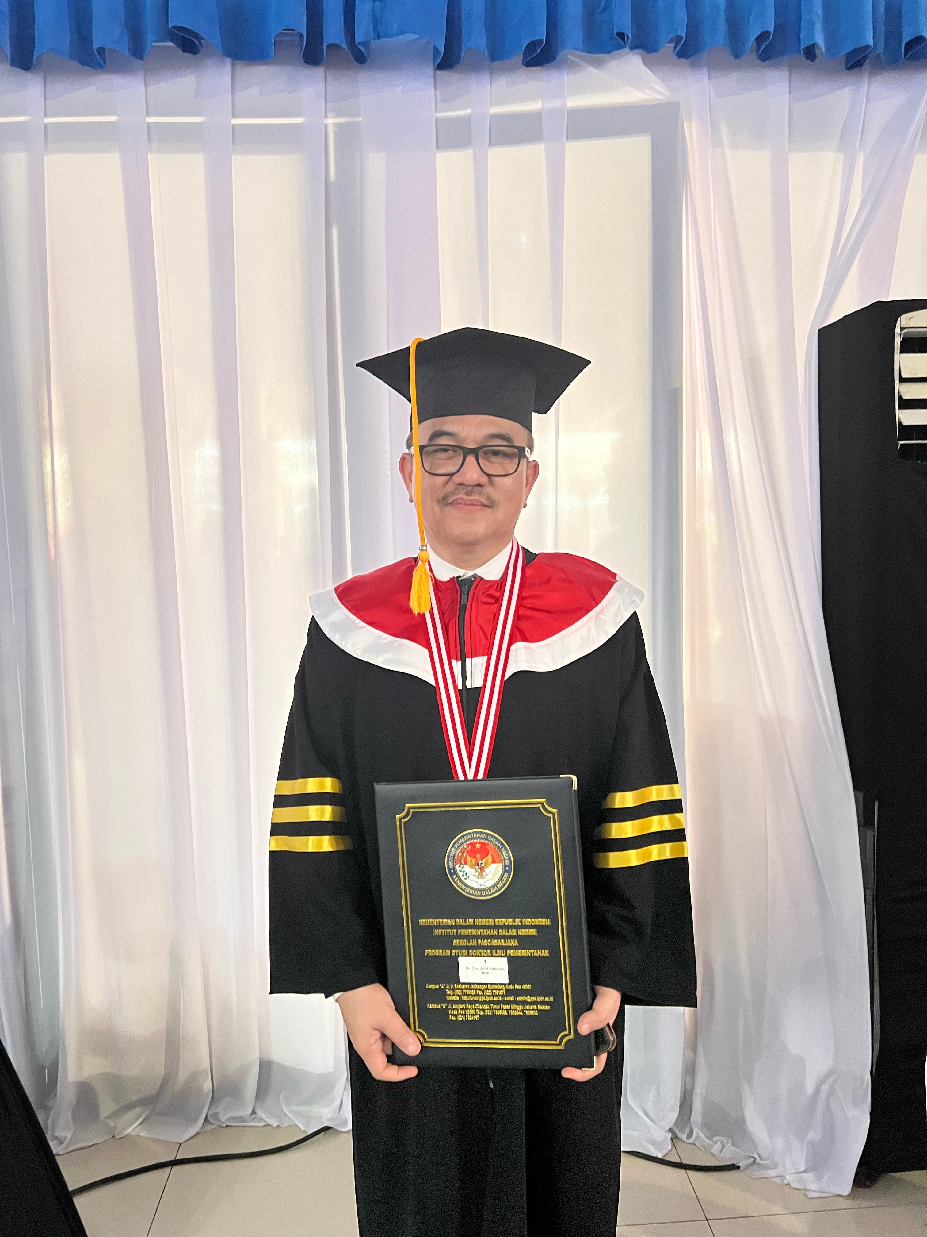 Predikat Cumlaude, Sekda Sulsel Jufri Rahman Raih Lulusan Terbaik S3 Ilmu Pemerintahan IPDN