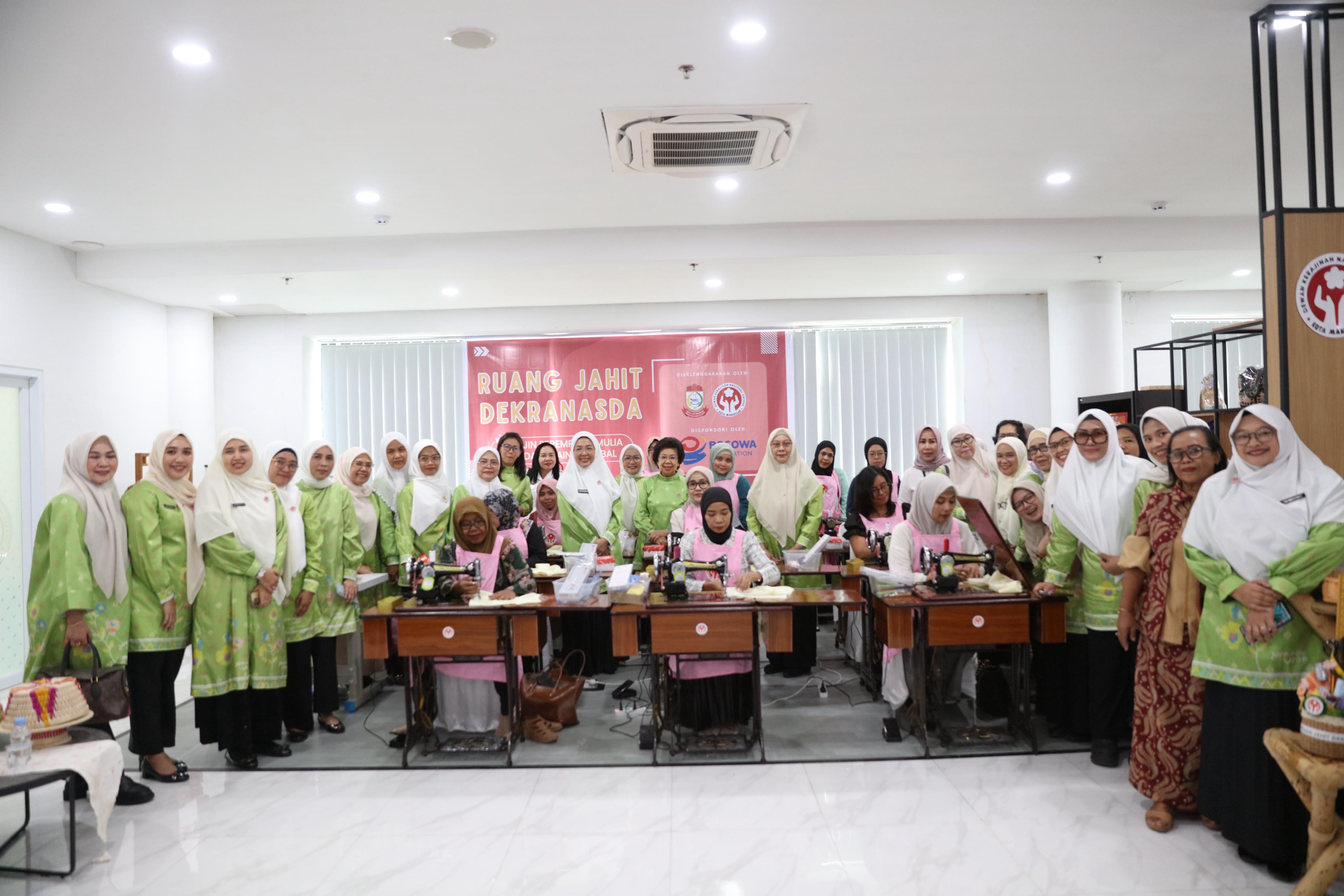 Resmikan Ruang Jahit Dekranasda, Melinda Aksa Ajak Perempuan Makassar Berkarya dan Mandiri