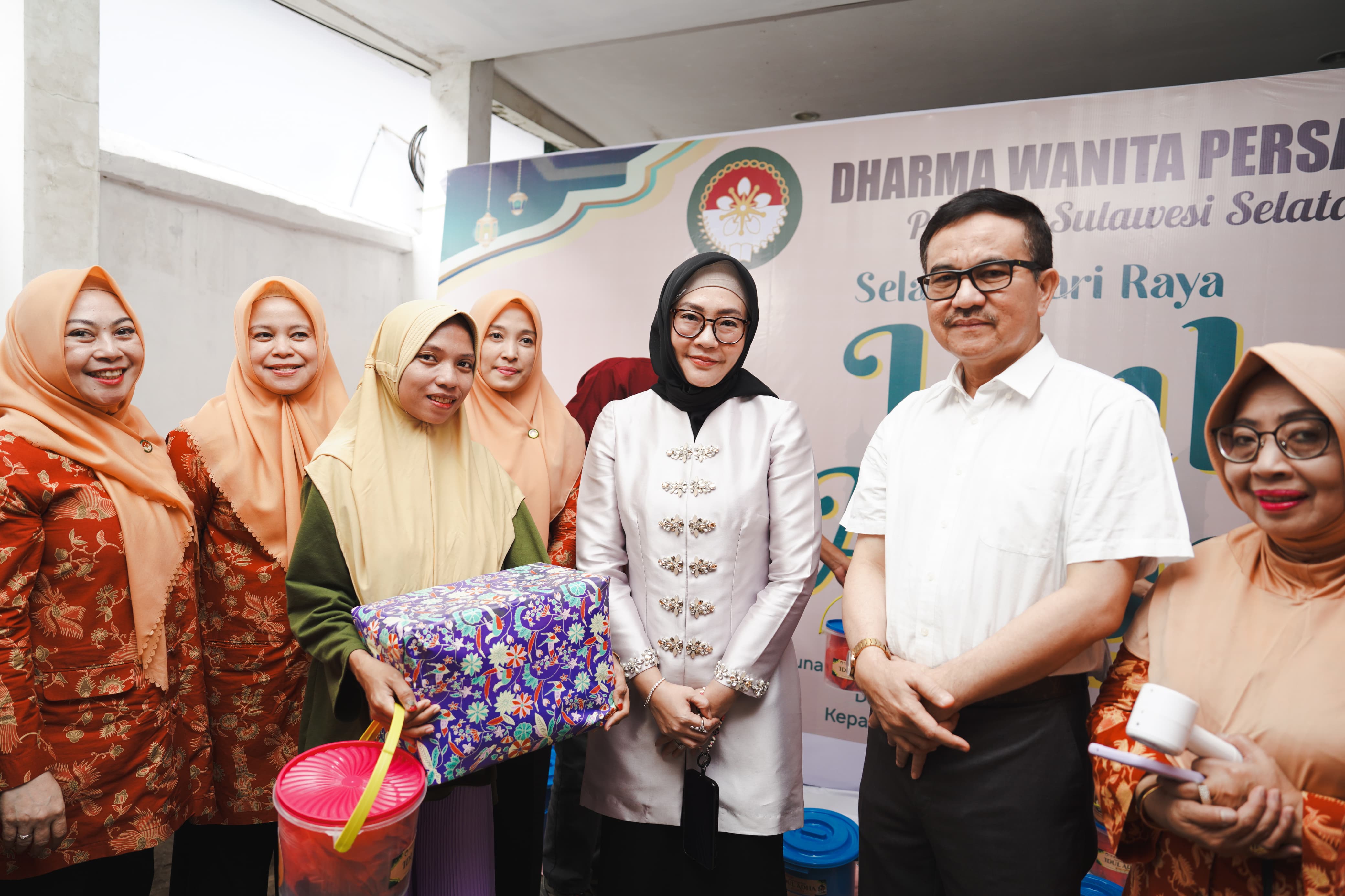 Idul adha 1446 H, DWP Sulsel Salurkan Daging Kurban untuk Anak Stunting dan Kaum Dhuafa