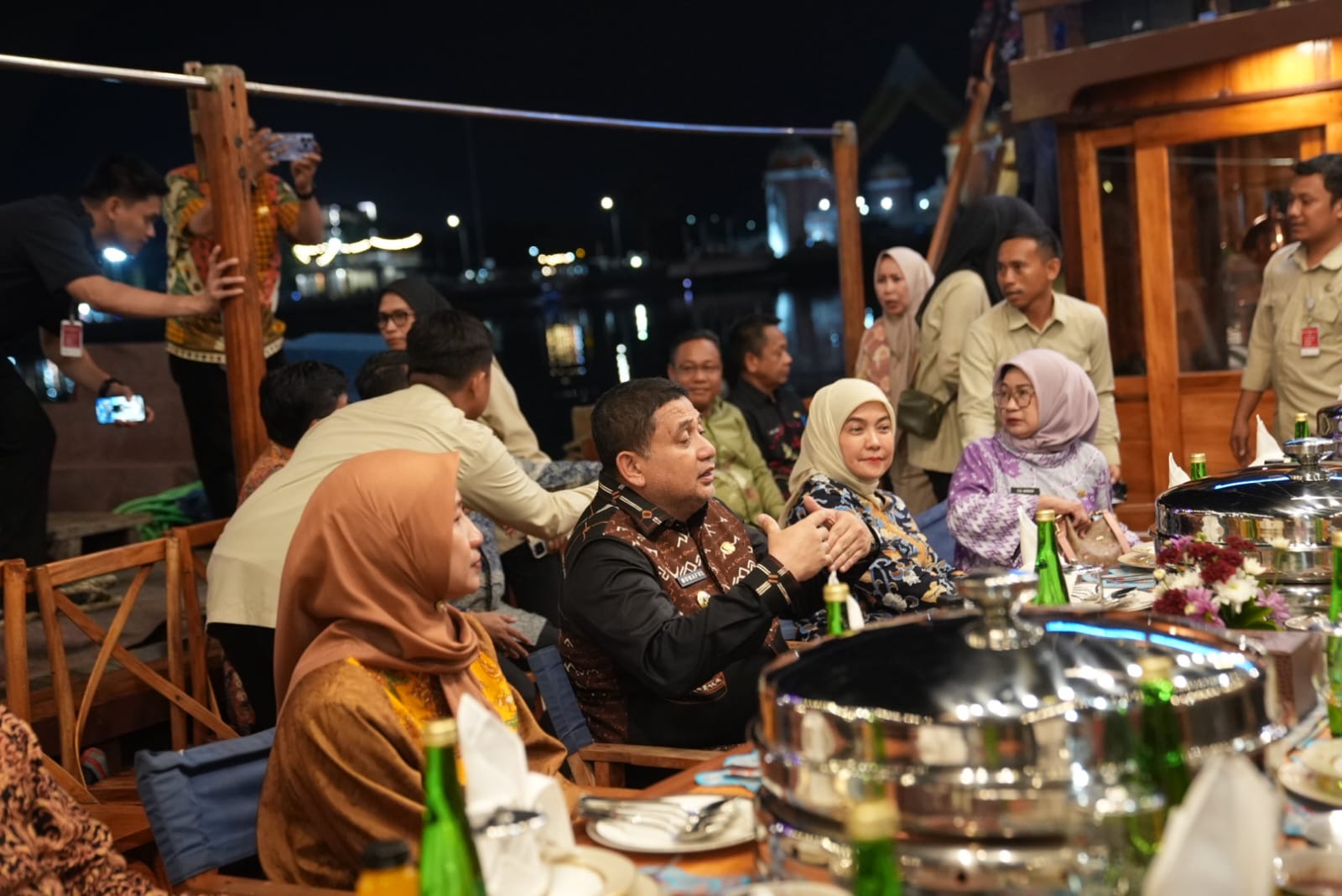 Munafri-Aliyah Bahas Pendidikan Bersama Mendikdasmen di Atas Kapal Pinisi