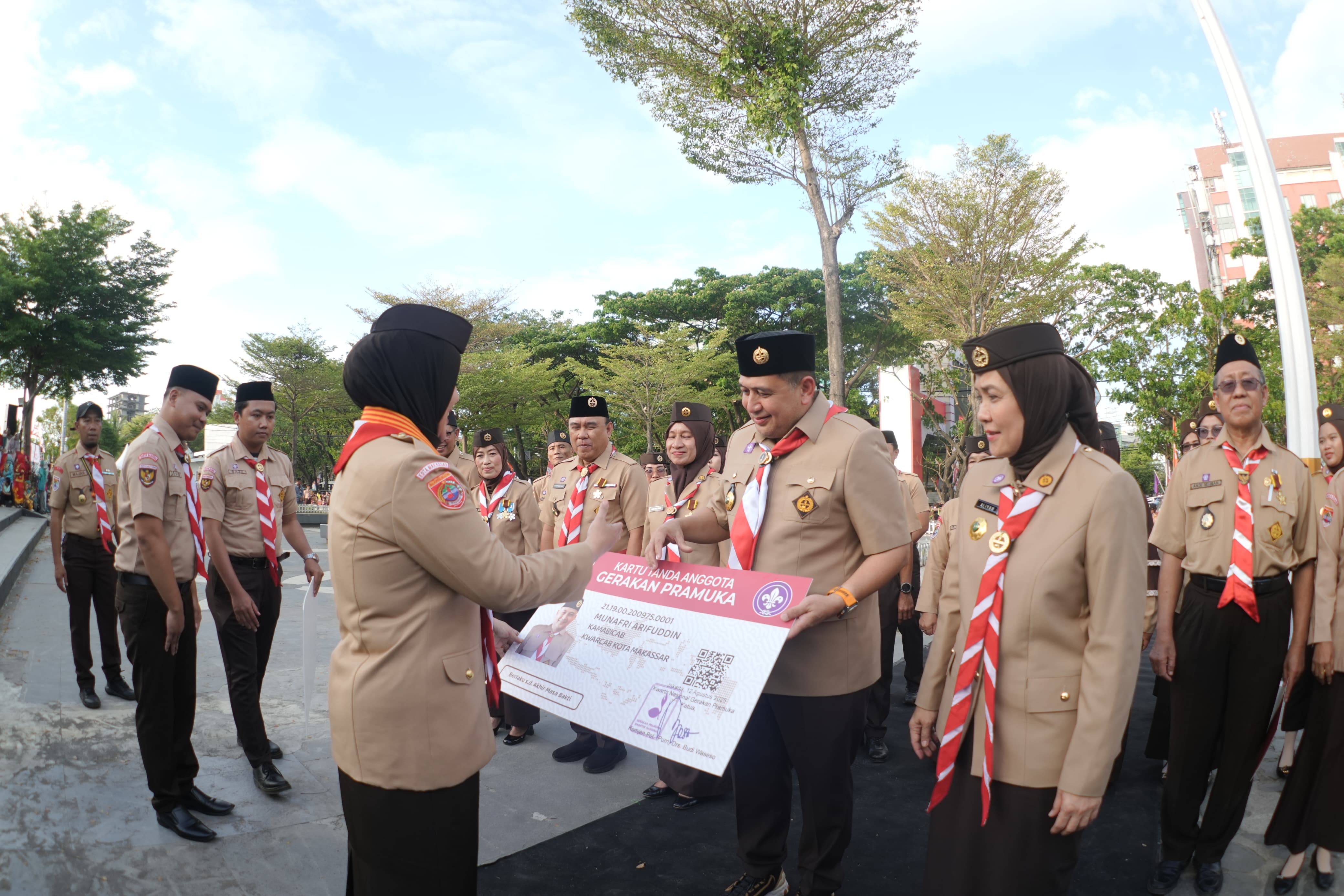 Dari Pantai Losari, Munafri Kobarkan Semangat Pramuka Bangun Kota