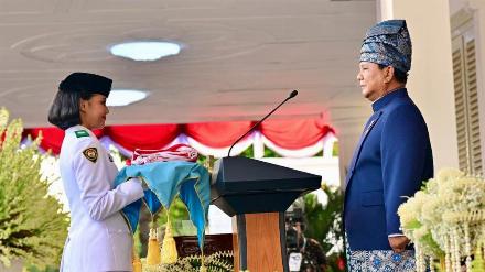 Aliah Sakira dari Sulsel Ukir Sejarah Jadi Pembawa Baki Penurunan Sang Saka Merah Putih di Istana Negara