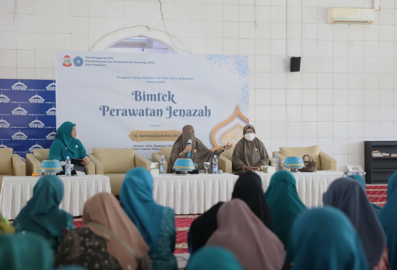 TP PKK Kota Makassar Gelar Bimtek Perawatan Jenazah untuk Kader PKK dan Kader Pemandi Jenazah
