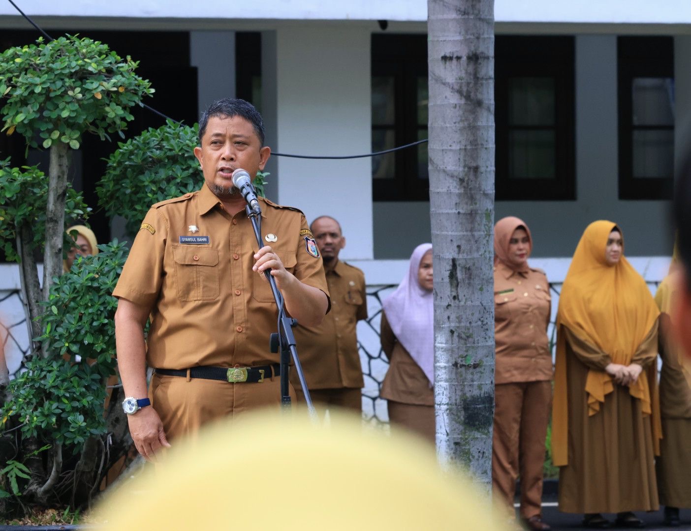 Kadispora Kota Makassar, Syamsul Bahri, S.IP., M.Si., hadir mewakili Wali Kota Makassar Munafri Arifuddin sebagai Pembina Apel Lingkup Pemkot Makassar