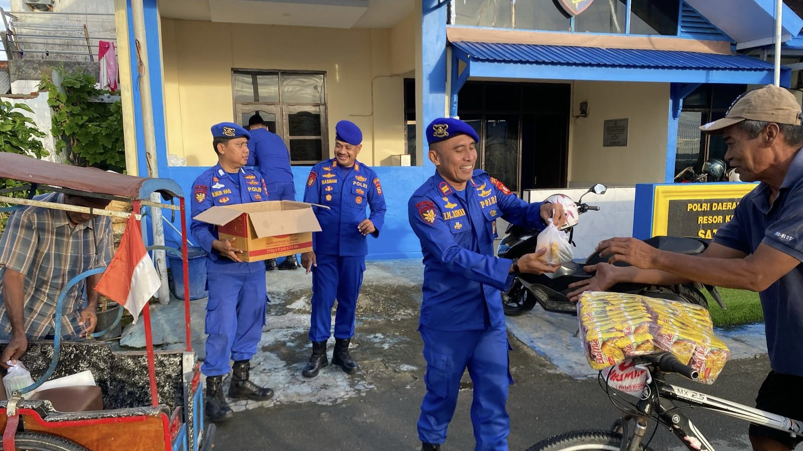Sat Polairud Polres Selayar Berbagi Takjil Ramadhan