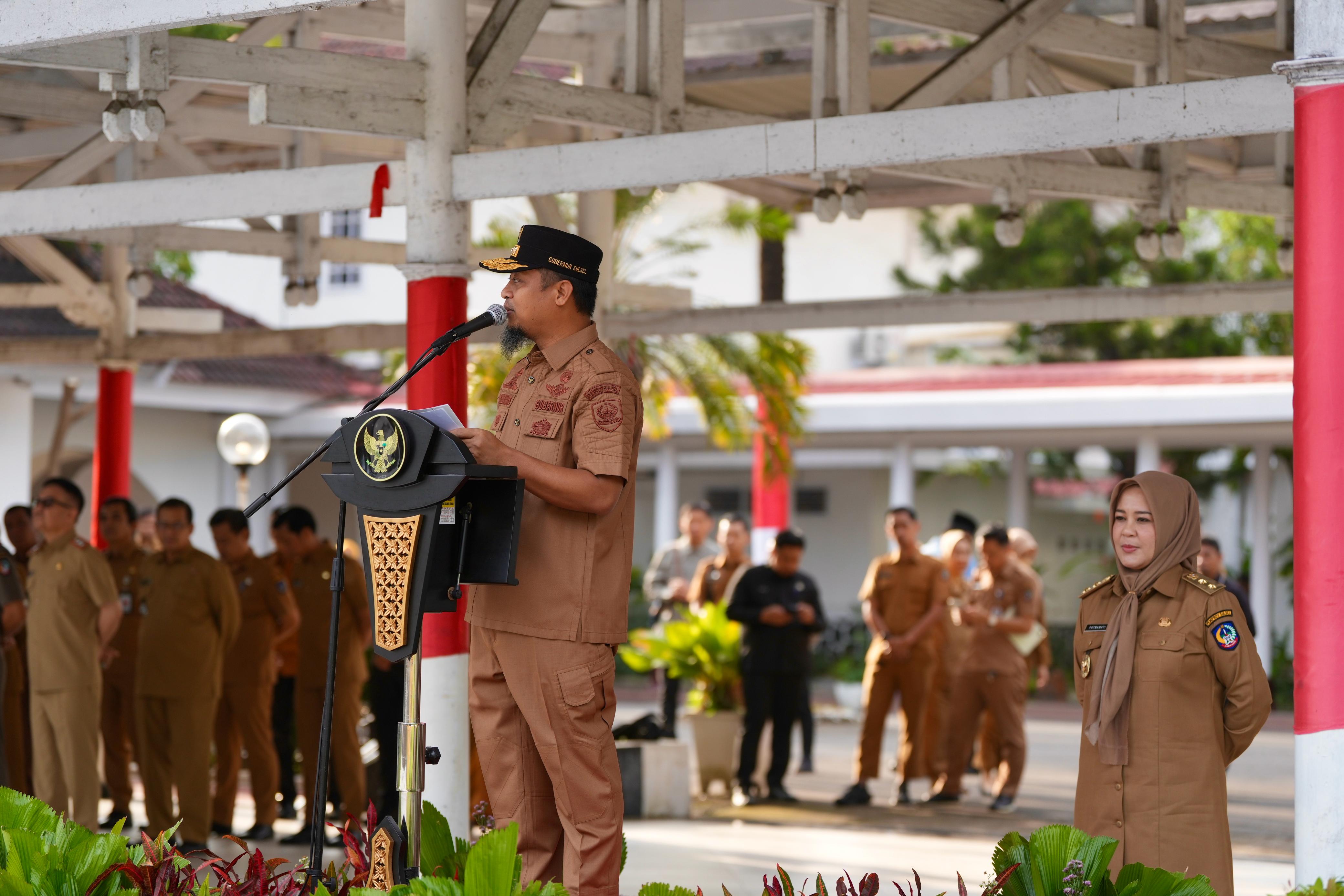 Gubernur Andi Sudirman dan Wakil Gubernur Fatmawati Rusdi Hadiri Apel Perdana Bersama