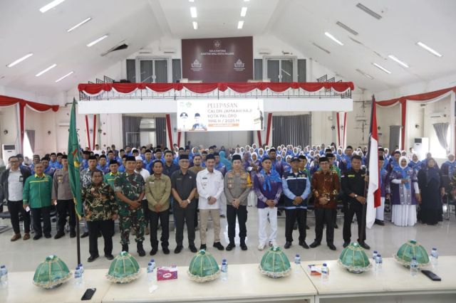 PJ Wali Kota Palopo Melepas 105 Jamaah Haji, Ciptakan Calon Haji yang Mabrur