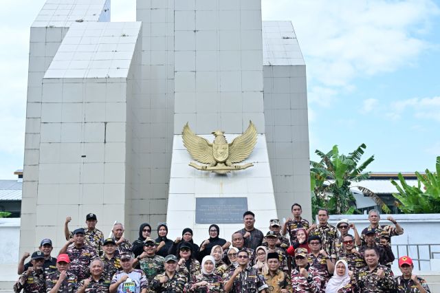 Ziarah Hormat Penuh Makna Jelang HUT RI Ke 80, Aliyah Mustika Ilham Pimpin Ziarah TMP Bersama FKPPI