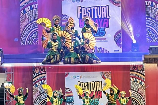 MTs Muhammadiyah Sibatua Angkat Budaya Lokal Lewat Tarian di Panggung Festival Butta Siang 2