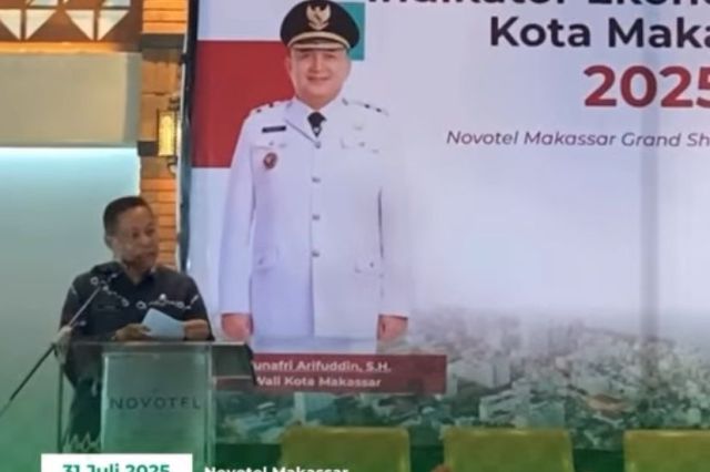 Kepala Bappeda Makassar Beri Sambutan Dalam Rapat Diseminasi Indikator Ekonomi Makro Kota Makassar 2025
