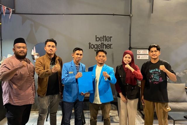 Alumnus Zainuddin Serahkan SK Carataker KNPI Takalar, Mushawir Terima Mandat, Konsolidasi Pemuda Menanti