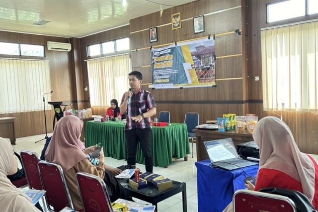 Tim Dosen dan Mahasiswa Unhas Latih UMKM LuwuTimur dalam Literasi Keuangan, Hindari Jeratan Pinjol