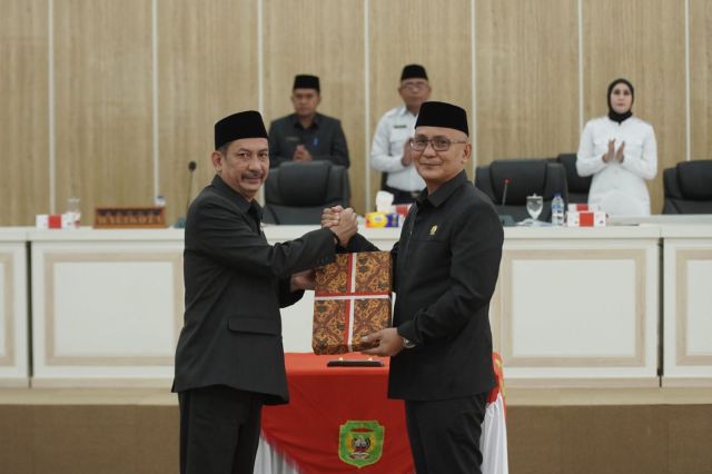 Pj. Wali Kota Palopo Hadiri Rapat Paripurna DPRD, Sampaikan Lima Ranperda untuk Dibahas