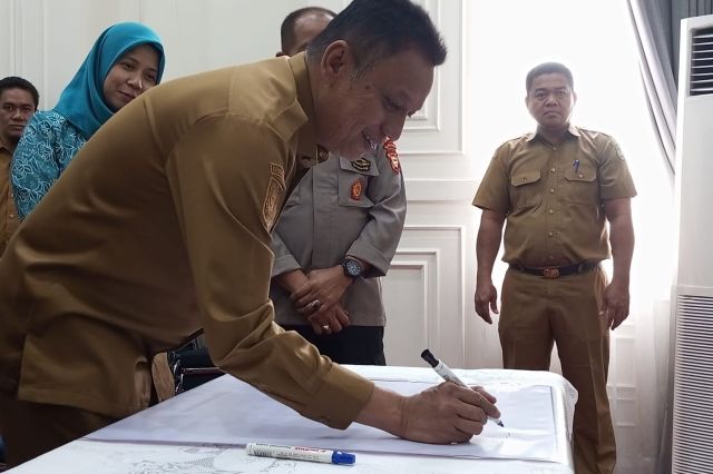 Pemerintah Kota Palopo Tandatangani Komitmen Bersama Pelaksanaan SPMB Tahun 2025