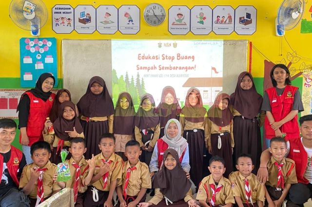 Dukung Kebersihan Lingkungan, Mahasiswa KKNT UNHAS Adakan Edukasi Stop Buang Sampah Sembarangan Sejak Dini