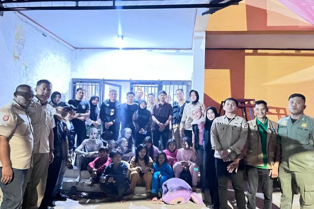 Dinas Sosial Bekerja Sama Satpol PP BKO Tertibkan Manusia Silver Hingga Gepeng