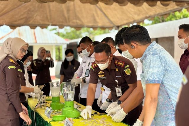 Kejaksaan Negeri Luwu Utara Musnahkan Puluhan Barang Bukti Perkara Tipidum