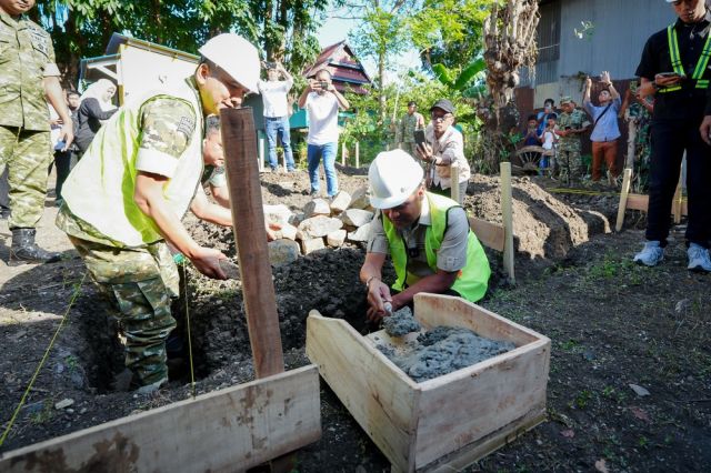 Gandeng Kodam XIV Hasanuddin, Gubernur Sulsel Groundbreaking Pembangunan Rumah Layak Huni di Takalar