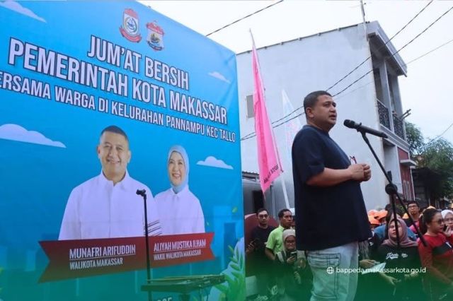 Bappeda Bersama Pemerintahan Kota Makassar Turut Andil Jumat Bersih Warga Pannampu Kecamatan Tallo