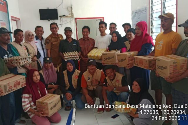 AAS Community Serahkan Bantuan Korban Angin Puting Beliung di Kabupaten Bone