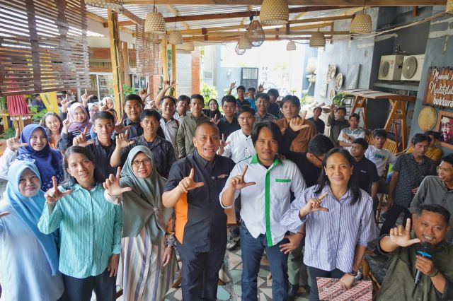 HAM LUTIM Apresiasi Bupati hadir berdialog dengan Mahasiswa serta Komitmennya Membangun Asrama