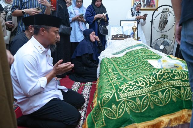 Gubernur Andi Sudirman Sulaiman Sampaikan Duka Cita atas Wafatnya Prof Paturungi Parawansa