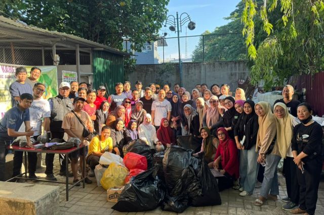 Peringati WCUD 2025, Diskominfo Makassar Gelar Kerja Bakti dan Kunjungi TPS3R