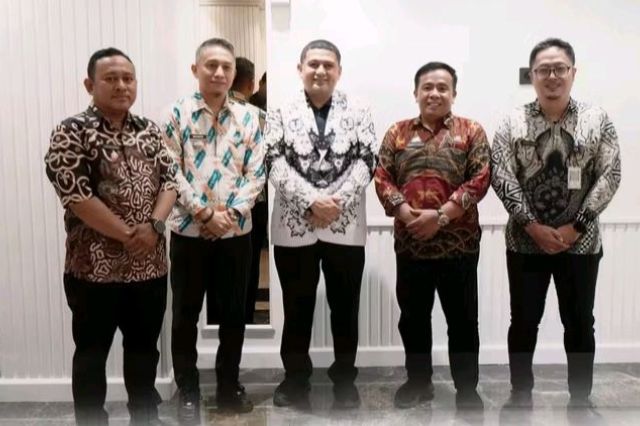 Camat Ujung Tanah Dampingi Beberapa Lurah Menghadiri Rapat Bersama Walikota Makassar