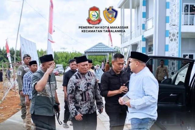 Camat Tamalanrea Dampingi Wali Kota Makassar Dalam Peresmian Masjid Umar Alfarua