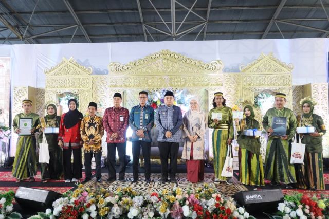 Pemkot Gelar Isbat Nikah Massal, 33 Pasangan Kini Sah di Mata Negara di HUT Makassar ke-418