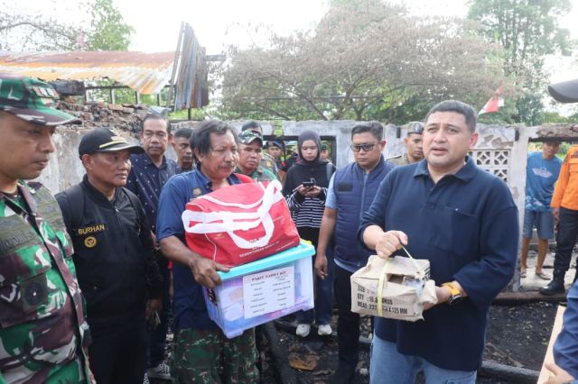 Wali Kota Munafri Bawa Langsung Bantuan ke Lokasi Kebakaran Tallo & Temui Warga