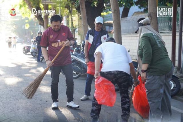 Kepala Bapenda Beserta Jajaran Staf Turut Berpartisipasi Dalam World Cleanup Day