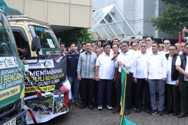 Mentan Amran Lepas 207 Truk Bantuan Bencana Banjir Sumatra