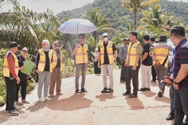 Kadis Bina Marga dan Bina Konstruksi Kunjungi Wilayah Ussu-Nuha-Bts Sulteng di Luwu Timur