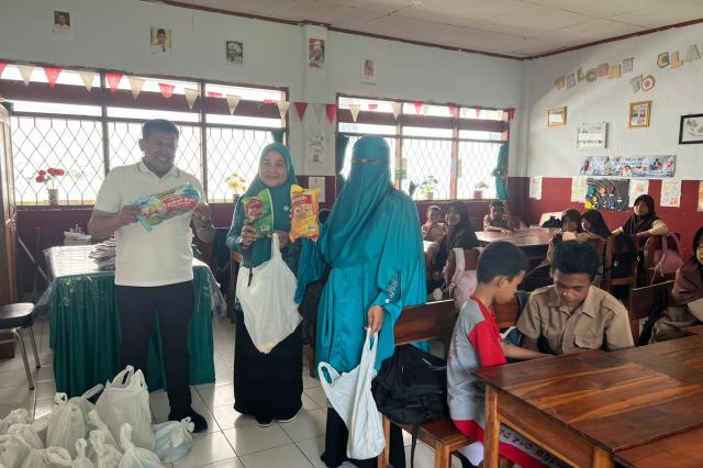 PKK dan DKP Sulsel Edukasi Pelajar Gowa untuk Gemar Makan Ikan, Bagikan 150 Kg Ikan dan Olahan Bergizi