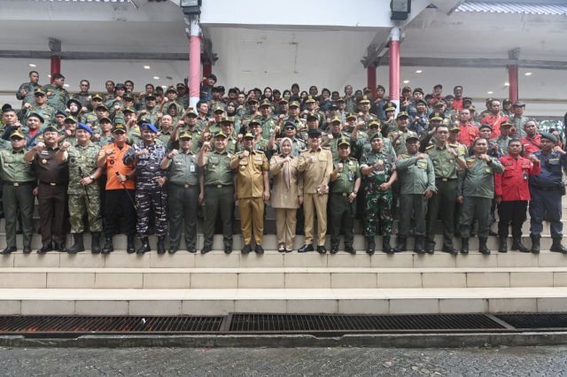 Jelang Pergantian Tahun, Gubernur Sulsel Pimpin Apel Kesiapsiagaan dan Lepas Rombongan Pemudik Gratis