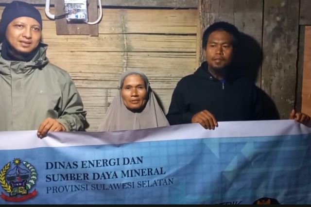 Pemprov Sulsel Salurkan Bantuan Listrik BPBL dan LTSHE bagi Masyarakat Tidak Mampu dan Wilayah Terpencil