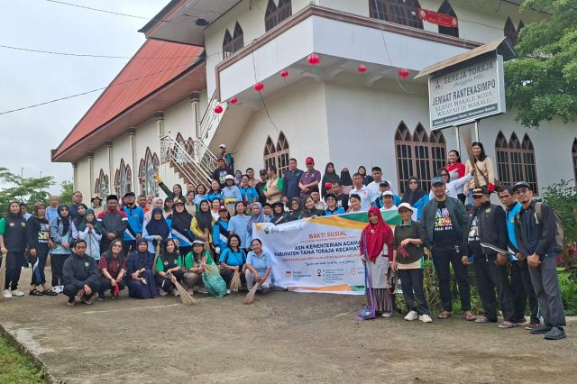 Peringati HAB ke-80: ASN Kemenag Tana Toraja Perkuat Toleransi Lewat Bakti Sosial