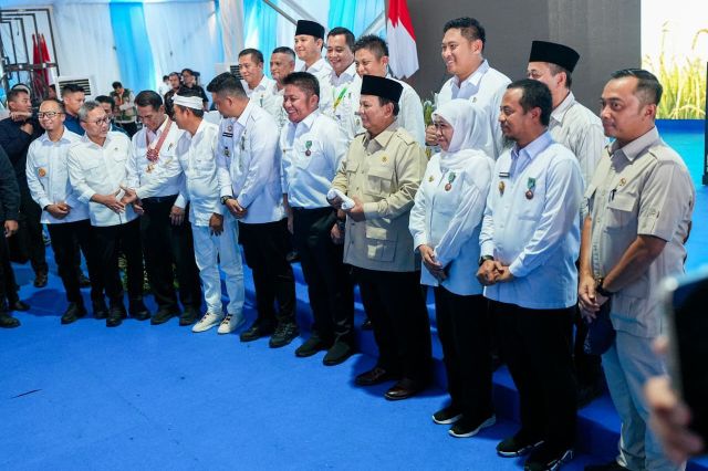 Sukses Tingkatkan Pertanian, Gubernur Sulsel Terima Satyalancana Wira Karya