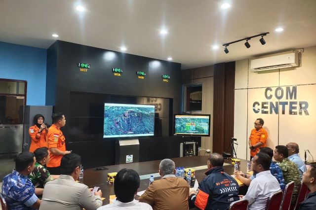 Gubernur Sulsel Bersama Menhub dan Basarnas Evaluasi Pencarian Korban ATR 42-500