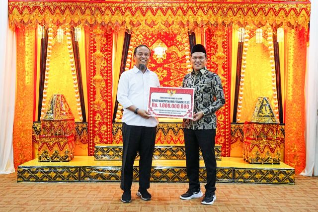 Gubernur Sulsel Telah Serahkan Simbolis ke Aceh, Sumut dan Sumbar Bantuan Kemanusiaan